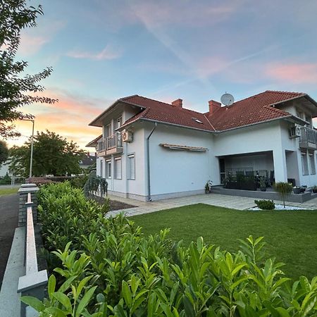 Villa Tara Buek Exterior photo